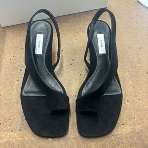 BRAND NEW NEVER WORN TOTEME SUEDE KITTEN HEEL SANDALS